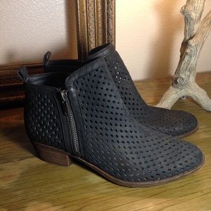 NWOT lucky brand black boots size 7